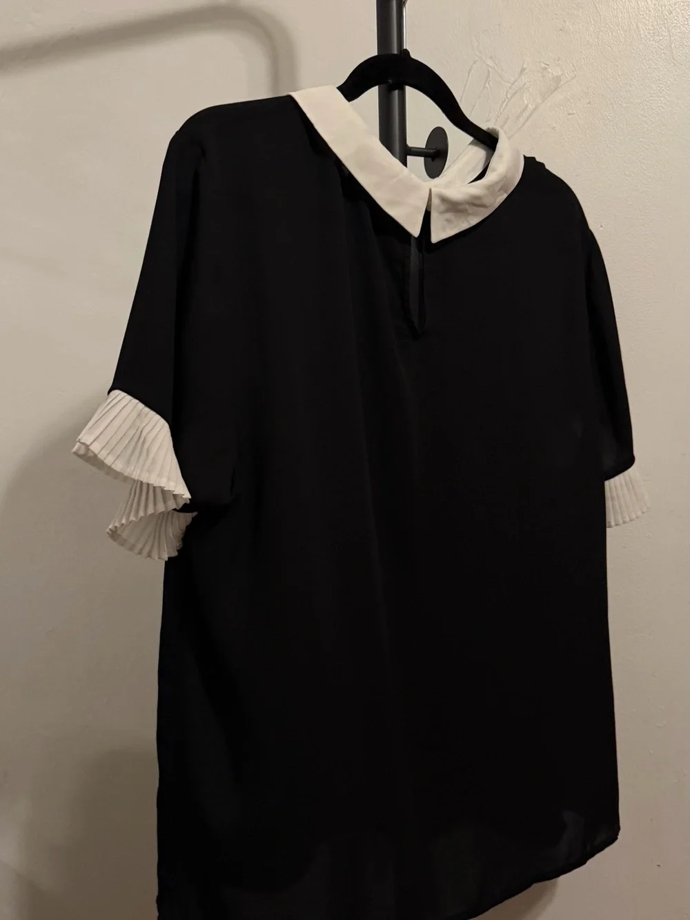 CeCe Black Blouse with Cream Peter Pan Collar and Pleated Sleeve Trim - Picture 4 of 4